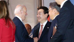 [사설]쫓아가 30분, 기다려 48초, 막말 사고… 국격 돌아보게 한 외교