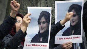 이란 ‘히잡 미착용’ 여성 의문사 시위 격화…최소 31명 사망