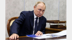 장기전 대비하는 푸틴, 내년 국방비 43% 증액