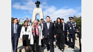 尹대통령-加총독 부부 환담…尹 “멋진 캐나다 이제야 왔나 후회”