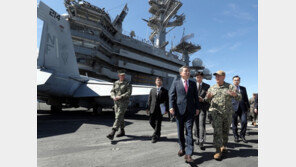 국방장관, 北 SLBM 동향 포착 날 美 핵항모 탑승…“압도적 대응”