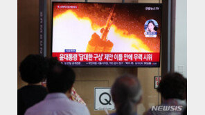 북, 탄도미사일 발사…美 핵항모 입항에 무력시위