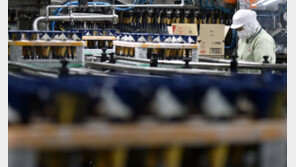 300인 이상 사업장 임금 9.8% 올라… 300인 미만 인상률의 2배