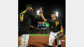 내·외야 수비 다 되는 배지환, 2경기 연속 안타로 눈도장 ‘쾅’