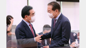 통일부 “文, 北 억류 국민 4년간 송환 안 해…국가의무 저버린 것”