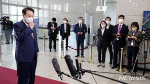 운영위서도 尹발언 공방…野 “적반하장도 부족” vs 與 “한국판 마이너리티 리포트”