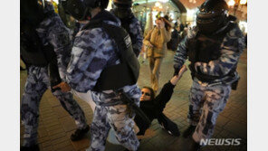 “방화 54회 등 러 동원령 소요 격화…푸틴, 진정 못시키고 있어”