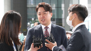 이준석 “나만 날리면 된다는 주술” vs 국힘 “천동설 같은 주장”…양측 승소 자신