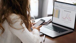 지금도 스마트폰 보고있다면…‘이 행동’ 꼭 해보세요