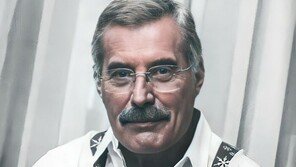 프레디 머큐리가 살아있으면 어떤 모습?…AI로 되살린 스타들