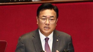 정진석 “文정부 5년 실패 되풀이 않겠다” 