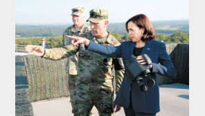 DMZ 간 해리스 “北은 잔혹한 독재정권”… 北, 출국 2시간뒤 또 탄도미사일 2발 쏴 