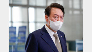 ‘순방 논란’ 尹대통령 지지율 4%p 내린 24%…‘부정평가’ 65%