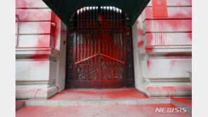 美뉴욕 러시아 영사관, 붉은 페인트로 훼손