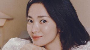 송혜교, 40대 나이 안 믿기는 동안 미모+광채 피부