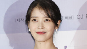 ‘브로커’ 아이유 “영화제 이틀차 햇병아리…야외 일정 즐거워”