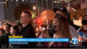 2인조 강도에 맞서다 숨져…LA 한인 추모 촛불집회 열려