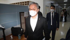 민주 윤리심판원, ‘짤짤이 발언’ 최강욱 재심 내달로 또 연기