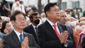 성일종 “인공기는 괜찮은가” vs 이재명 “해방 후 친일파 행태” 