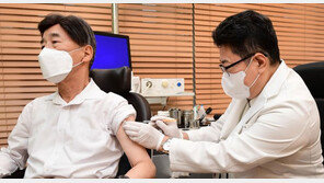 ‘오미크론 대응’ 개량 백신 접종 첫날