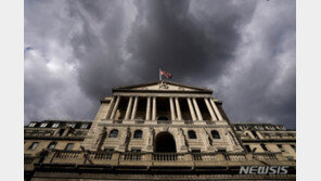 英, 중앙銀 개입에도… 국채금리 30년만에 최대폭 급등 