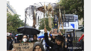 이란, 시위 진압에 무차별 총격…5명 사망·400명 부상