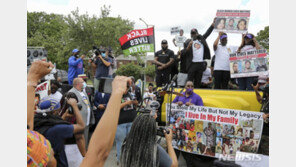 차에서 햄버거먹던 10대에 총격한 텍사스경찰관 기소