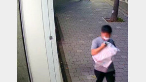 주변 살핀 뒤 송장 보는 척 ‘스윽’…“택배 훔쳐간 남성 찾아요”