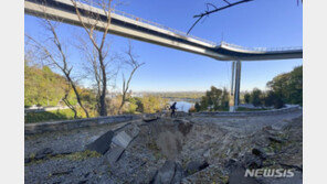 “러 공격 광범위해도 덜 치명적…정교한 무기 부족 신호” NYT