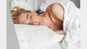 밤에 뒤척뒤척…‘이 식습관’, 불면증 유발한다  