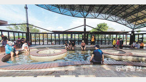 따뜻한 물에 발 담가 피로 풀어요