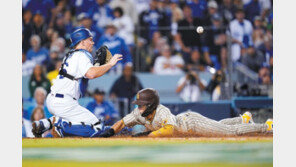 휴스턴, 끝내기 스리런… 시애틀에 디비전 첫승