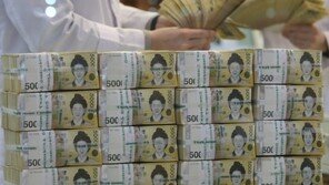 금리 뛰자 빨라진 ‘머니무브’… 지난달 정기예금에 33조 몰려