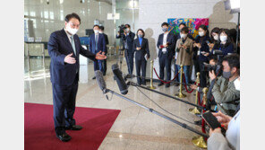 尹, ‘美에 핵공유 요청했나’ 질문에 “다양한 가능성 따져보고 있다”