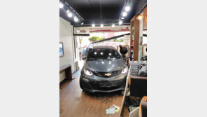 ‘운전 미숙’ 70대 운전자, 상가 1층 미용실 건물로 돌진