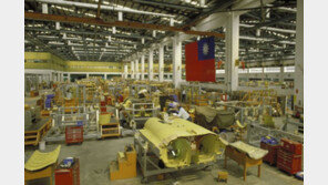 시진핑 3연임 앞두고 대만 위기감 고조…“미래엔 우리도 전투기 생산”