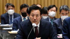 오세훈 “강남 중심으로 집값 더 떨어져야”