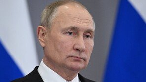 푸틴 “바이든과 대화할 필요 못 느껴…우크라서 행동 후회없다”