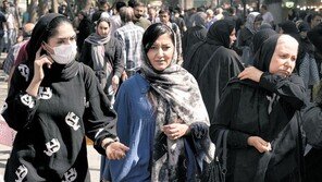 이란 도시 곳곳에 ‘히잡 미착용’ 단속 카메라 