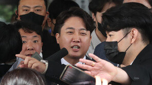 이준석 ‘정진석 비대위’ 가처분 패소 수용…내년 전당대회 대비한 포석?