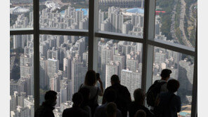 빠르게 식는 신축 아파트 인기…매매-전세 하락 가팔라