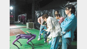 BTS 에스코트하는 현대차 로봇개 ‘스폿’