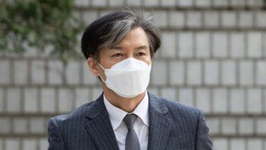 조국 ‘국정원 불법 사찰’ 손배소 일부 승소…1심 “5000만원 배상”