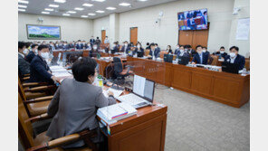 환노위, ‘文 김일성주의자’ 막말 김문수 고발…野 단독 의결