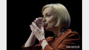 트러스號, 취임 6주 만에 좌초 위기…“의원 100여 명 불신임 서한”