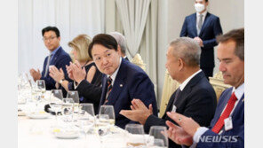 尹, IOC위원장 만찬 “스포츠에 자유·연대 정신 녹아들 수 있게 최선”