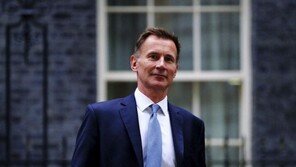 영국 신임 재무장관, 총리 감세안 대부분 취소…“52조원 세금 다시 걷는다”