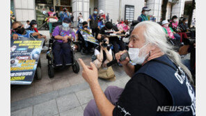 전장연 대표, ‘버스운행 방해 혐의’ 1심 유죄…“기본권 침해 분명”