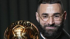 벤제마, ‘34세 302일’에 첫 발롱도르 수상…손흥민은 11위