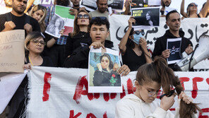 최악의 자충수, 강제로 히잡 씌우기